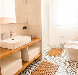 2 bedroom villa with infinity pool, near Alcamo, sleeps 4-5